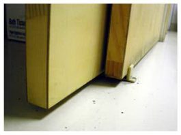 SLIDING DOOR GUIDE ADJ. STANLY